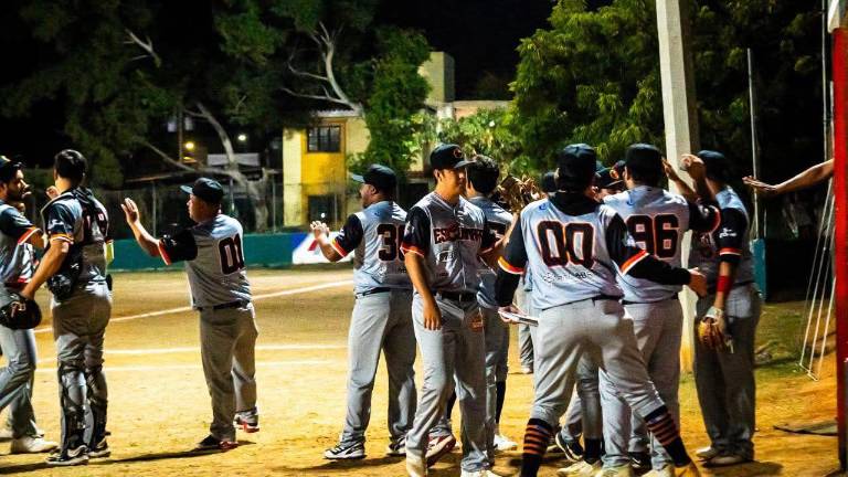 Camaroneros de Escuinapa blanqueó 10-0 a Familia Gámez.