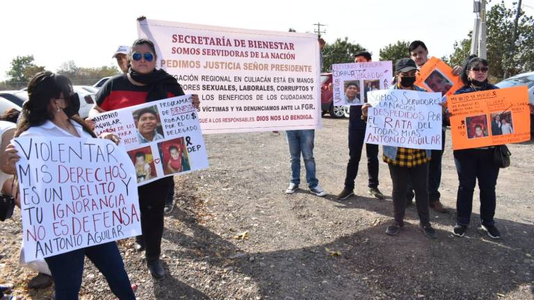 Servidores de la nación se manifiestan en contra del delegado regional Antonio Aguilar Gómez.