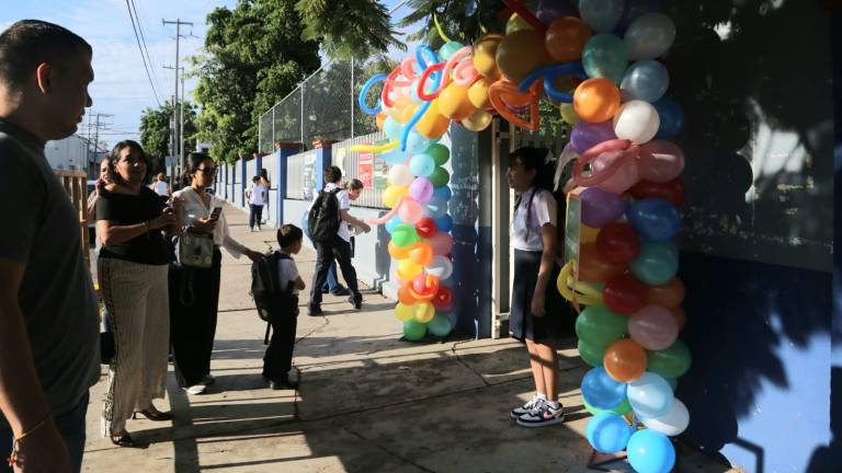 Inicio de clases en uno de los planteles de Culiacán.