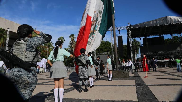 Izamiento de bandera en Palacio de Gobierno con el que se conmemora el aniversario del Grito de Independencia.
