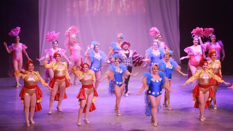 Las alumnas del Taller de Baile de Salón del CSS inauguraron la velada con el espectáculo de cabaret “Viva Las Vegas”, dirigido por la maestra Marisol Curiel.
