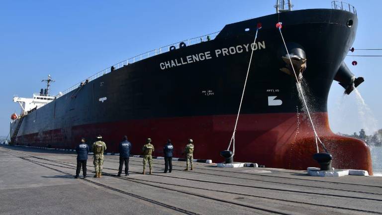 Tras un operativo realizado en marzo pasado en el puerto de Tampico, Tamaulipas, se decomisaron más de 10 millones de litros de diésel, así como 190 contenedores, tractocamiones y remolques.
