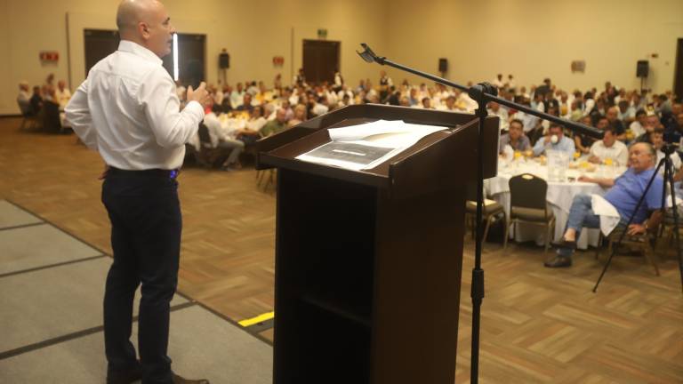 José Óscar Sánchez Osuna, el fundador de Grupo D’portenis, impartió la ponencia “Empresas responsable con impacto social”, que organizó Coparmex Mazatlán.