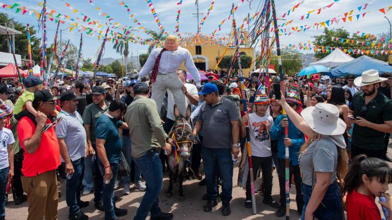 Cientos de personas se sumaron a las tradicionales Fiestas de Semana Santa en San Francisco de Tacuichamona.