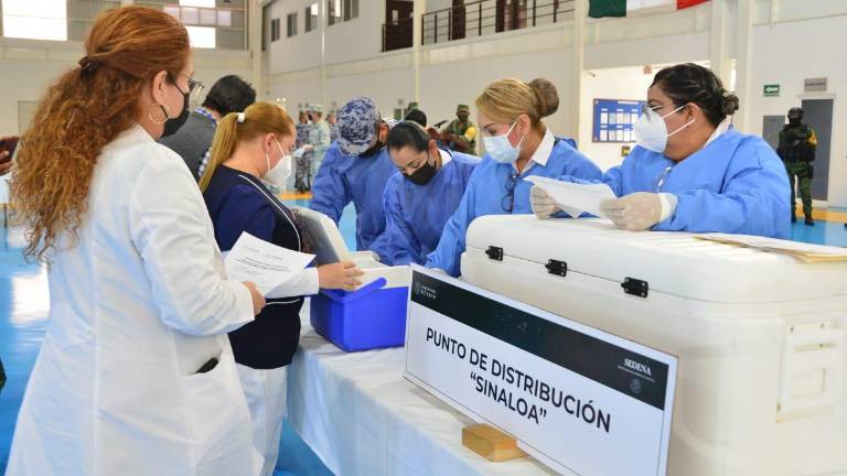 Las dosis de Pfizer se destinarán a terminar con la primera línea de atención en hospitales y personal de primer nivel de todo el sector, iniciando también con Cruz Roja, PC y médicos afines privados