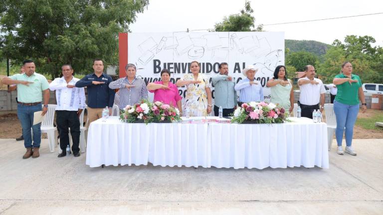 Arranque del ciclo escolar en la comunidad Tablón 1, en Rosario.