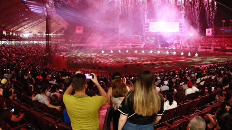 La afición de Tomateros volvió a disfrutar de una gran inauguración.