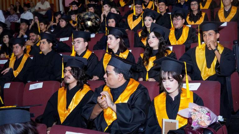Un total de 95 jóvenes egresaron de la Licenciatura en Ciencias de la Comunicación de la UAS.