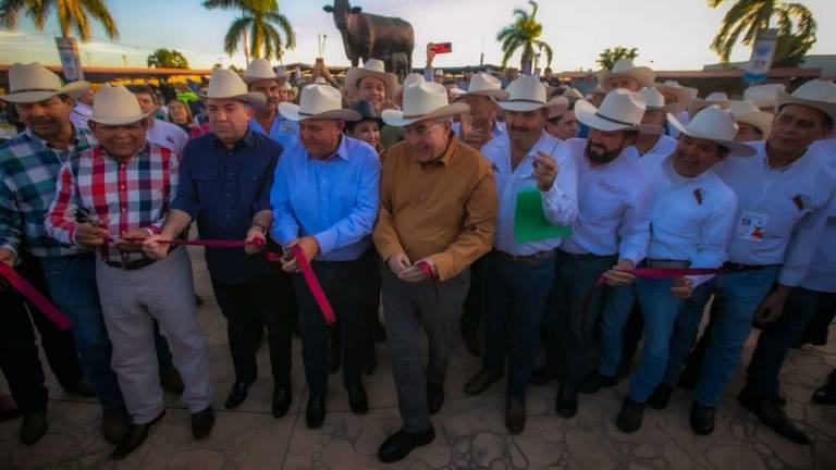 El Gobernador de Sinaloa Rubén Rocha Moya en la inauguración de la Feria Ganadera.