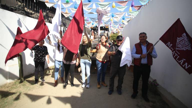 Autoridades dieron el banderazo de inicio de la obra.