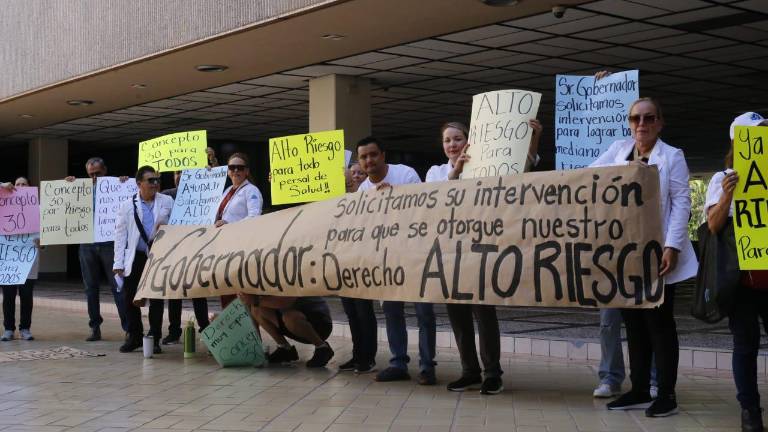 Manifestación de personal del Sector Salud de Sinaloa reclamando se cumplan con prestaciones laborales.