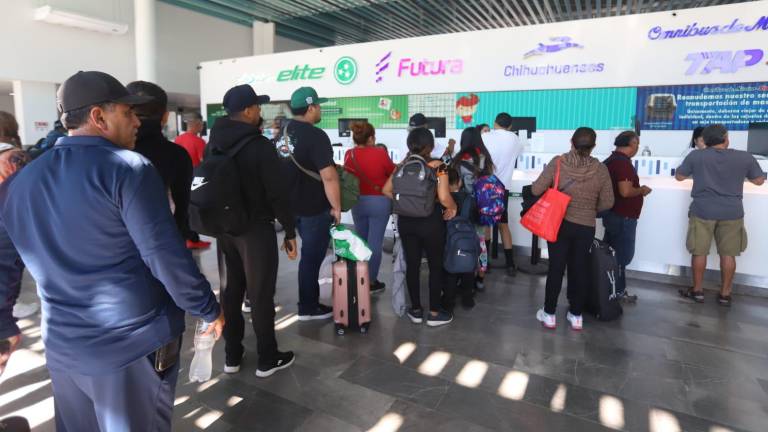 Central de Autobuses de Mazatlán repleta para el regreso de visitantes
