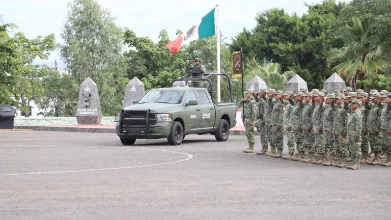 Ceremonia de entrega de ascensos a personal de la Tercera Región Militar, en Mazsatlán.