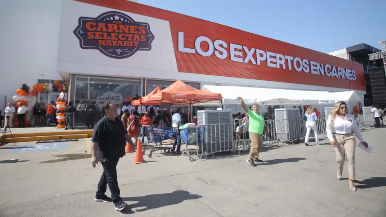 En medio de música en vivo, degustaciones y ambiente festivo, el Grupo Carnes Selectas Nayarit inauguró este sábado su cuarta tienda en Mazatlán.