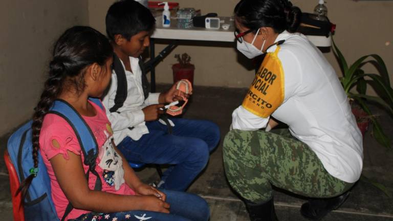 Ejército realiza labor social en albergue para hijos de jornaleros