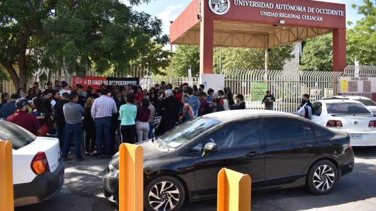 El personal de la Universidad Autónoma de Occidente anunció que liberarán las instalaciones, a excepción de Rectoría, para que los alumnos retomen las clases.