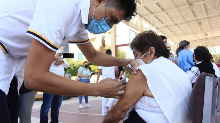 Sin Guardia Nacional inicia vacunación contra Covid-19 en la UAdeO, en Culiacán