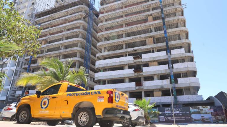 Incendio en torre pudo iniciar por un descuido de trabajo mal supervisado: Bomberos Mazatlán