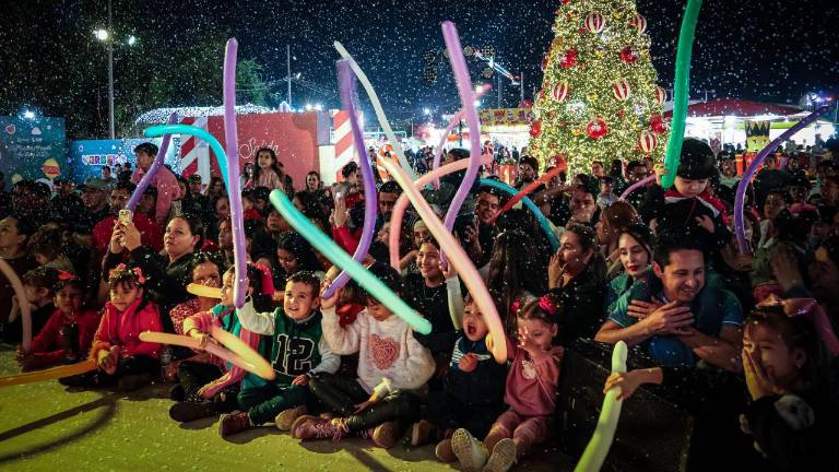 Chicos y grandes bailaron y cantaron al ritmo de Piccolos Musical.