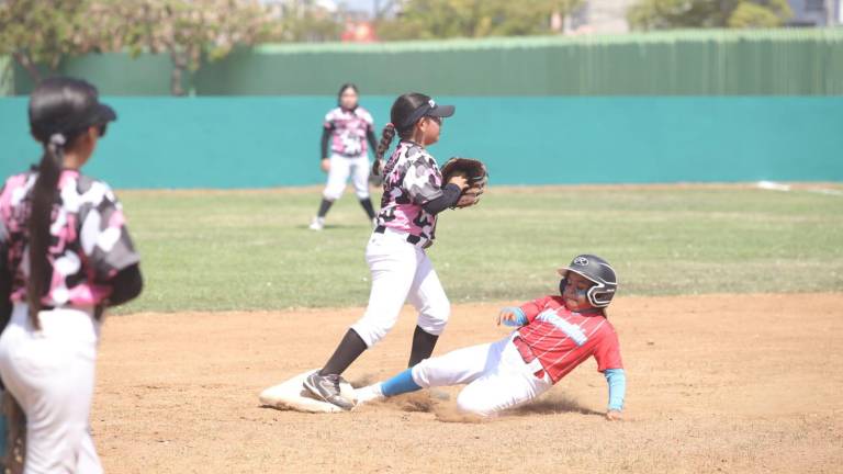 Mazatlán inicia Estatal de Softbol con victoria contundente sobre Liga Colhuacan, en el puerto