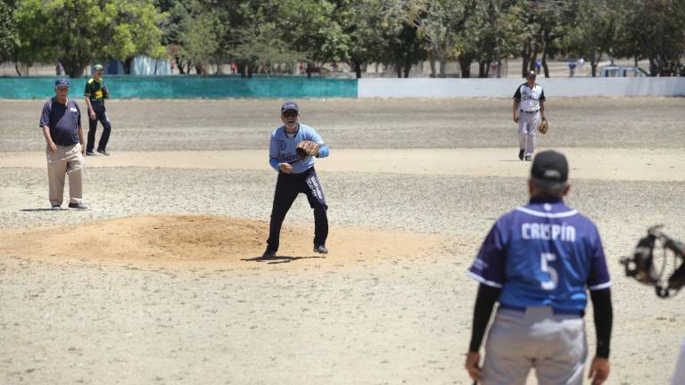 Los campos del Club Chololos albergan la acción de la Liga de Beisbol de 60 años y más.