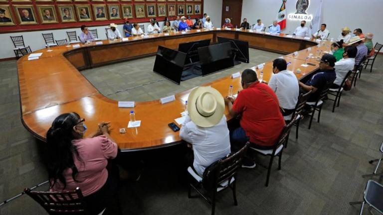 Reunión de gobernadores de comunidades mayo-yoremes con el Gobernador de Sinaloa, Rubén Rocha Moya.