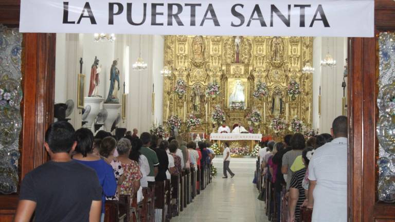 El Santuario de Nuestra Señora del Rosario celebra 64 años de la apertura de la puerta santa.
