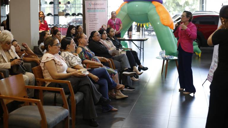 Gabriela Gil Reyes, presidenta de Fundación Gamma, impartió la conferencia en Mazda.