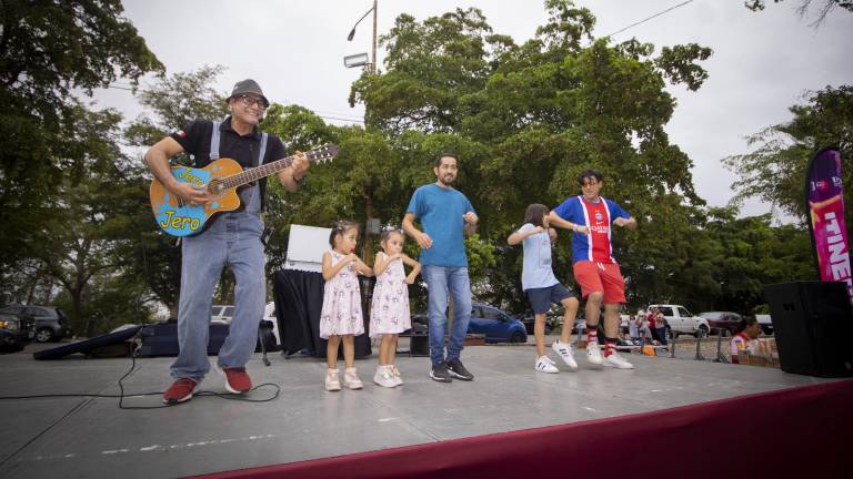 Canciones, dinámicas divertidas, competencias, historias y sano entretenimiento, disfrutaron las familias.