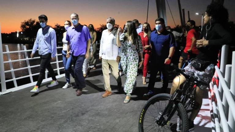 Quirino Ordaz recorre el Puente Bimodal en Culiacán, en su última gira como Gobernador.