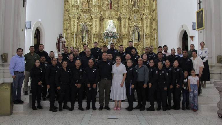 En Rosario conmemoran el Día del Policía con misa y desayuno.