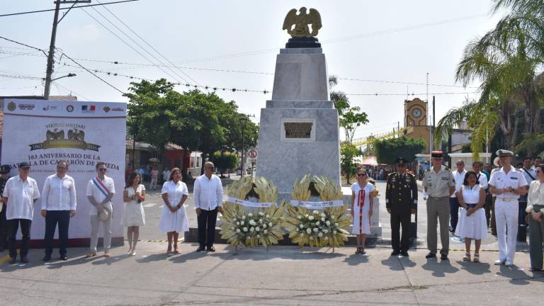 Elementos de la Secretaría de Marina participaron en los actos conmemorativos en Camarón de Tejeda.