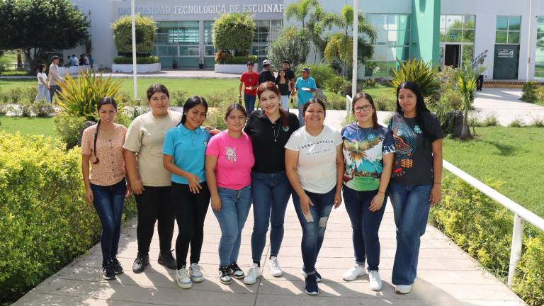 Mamás estudiantes de la Universidad Tecnológica de Escuinapa reciben beca “Madres Jefas de Familia”