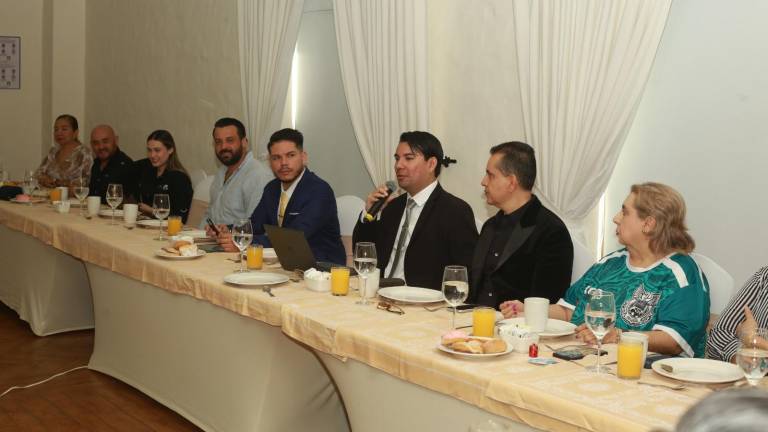 Dos contadores públicos de Mazatlán obtuvieron un premio nacional por una revisión del proceso de fiscalización.