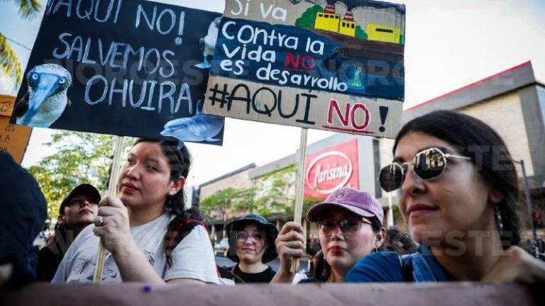 Protesta en el Centro de Culiacán contra la construcción de la planta de amoniaco en Topolobampo.