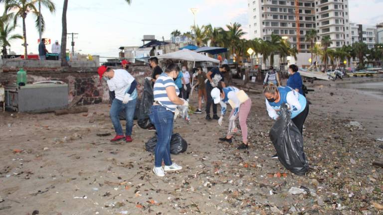 Jumapam colabora en segunda jornada de limpieza en Playa Norte
