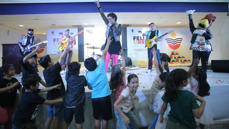 Pistache interpretó temas tradicionales como “Pin pon, pin pon”, “La víbora de la mar” y “La Bamba”.