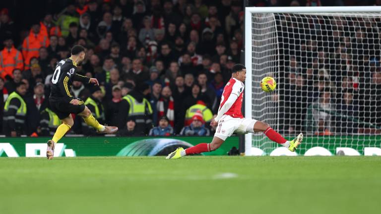 Matheus Cunha marca el gol de la diferencia.