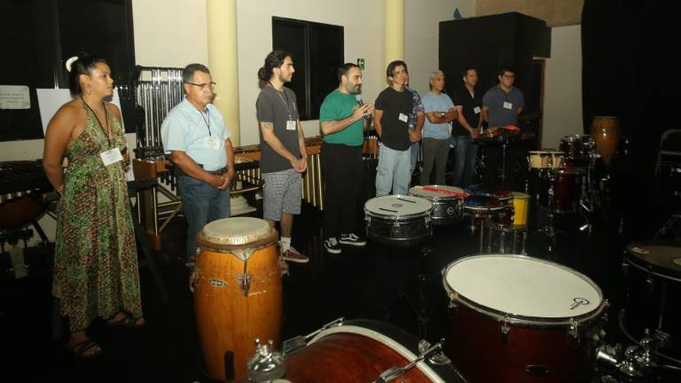 El profesor Víctor Osuna inauguró el Primer Foro de Percusiones del Centro Municipal de las Artes, que durante seis días ofrecerá clases, talleres y actividades académicas.