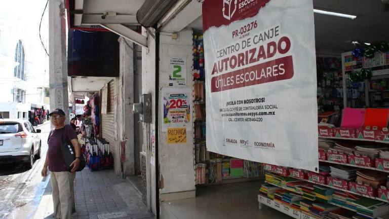 Vázquez explicó que el uniforme de preescolar es el que registra mayor movimiento y suele agotarse más rápido.