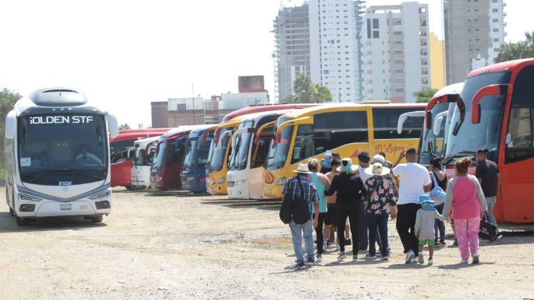 Mazatlán mantiene la llegada de camiones turísticos pese a la inseguridad.