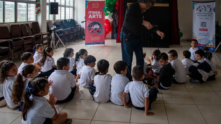 Llevan Guiñoleros de la UAS diversión a preescolar en aniversario de Culiacán