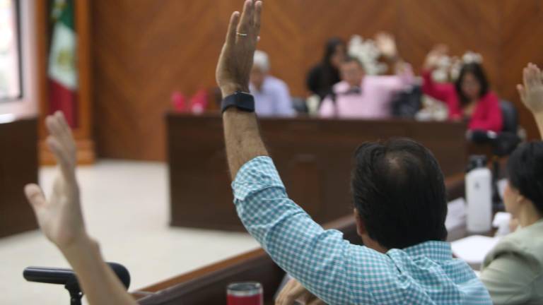 Sesión extraordinaria de Cabildo en Mazatlán donde aprobaron el Programa Anual de Obras Públicas.