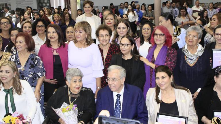 Gobierno del Estado de Sinaloa reconoce a 46 mujeres de distintos ámbitos.