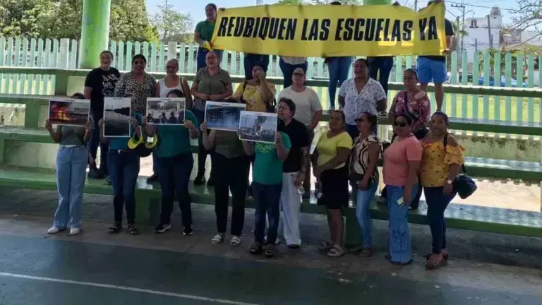 Las familias exigen la reubicación de una primaria y un preescolar.