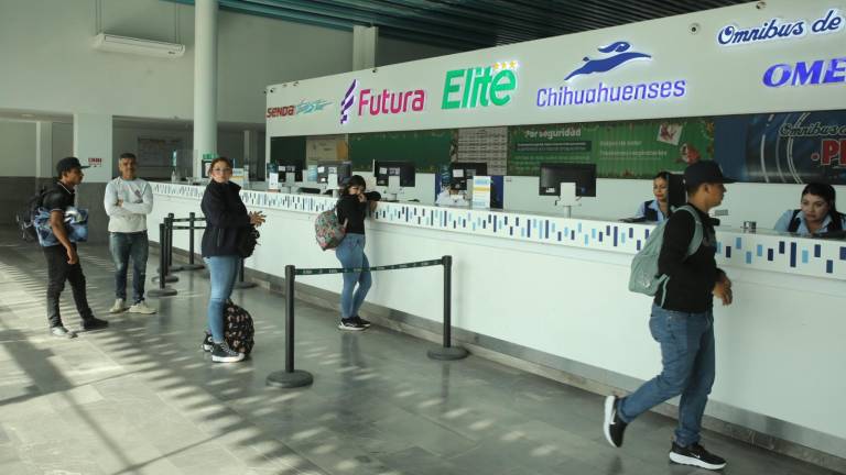 Trabajadores informaron que hasta el momento no se ha reportado algún cierre vial debido a la nieve.