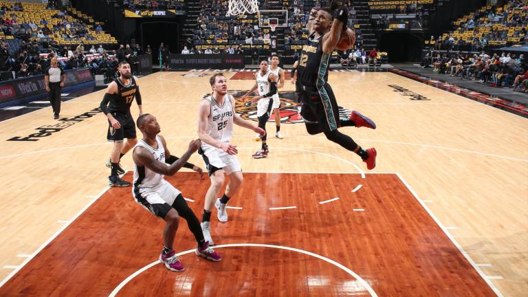 Memphis Grizzlies sigue en pie: le gana a San Antonio Spurs en un partido apretado