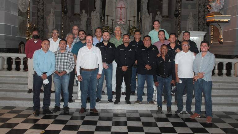 Los integrantes del Colegio de Ingenieros Civiles de Mazatlán AC celebraron su día con una misa.