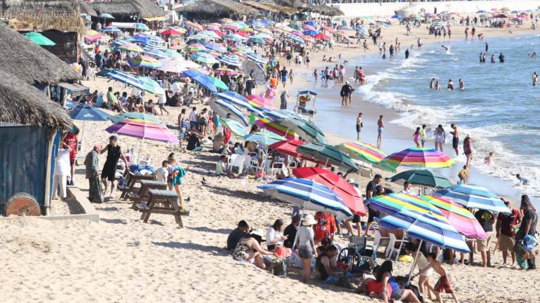 Según el ESA, al menos unas 3 mil personas han acudido a las diversas playas de la localidad.