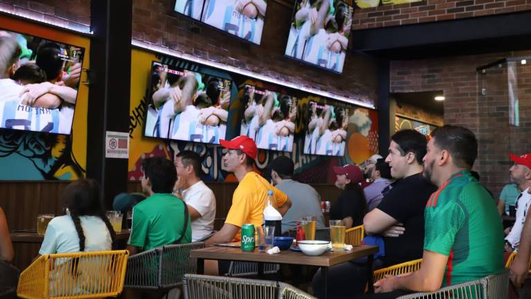 Desánimo de los aficionados tras el gol de Lionel Messi.